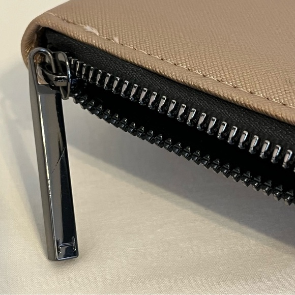 NWOT Halston Travel Jewelry Organizer Case Portfolio Gold Tone, 3/4 Zip Close - Picture 4 of 7